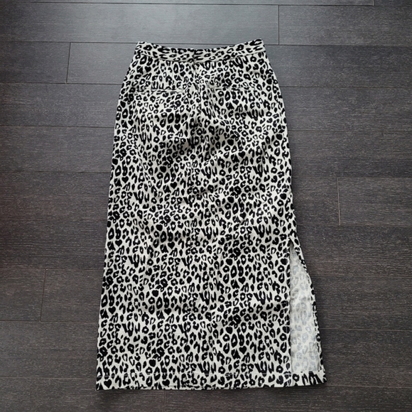 SLY Leopard Black and White Print Zipper Slit Skirt - Picture 4 of 12